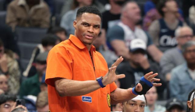 保四岌岌可危！快艇拉响警报 小卡：想念韦少