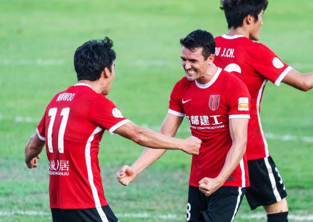 让2追2！蓉城31射绝平亚泰 拒绝主场再输0比3