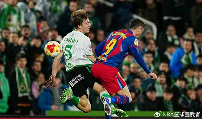 莱万不慌！手握沙特美职联offer，巴萨却成最煎熬的人|巴塞罗那|罗伯特·莱万多夫斯基|罗马诺|贝克汉姆|欧冠_新浪体育_新浪新闻